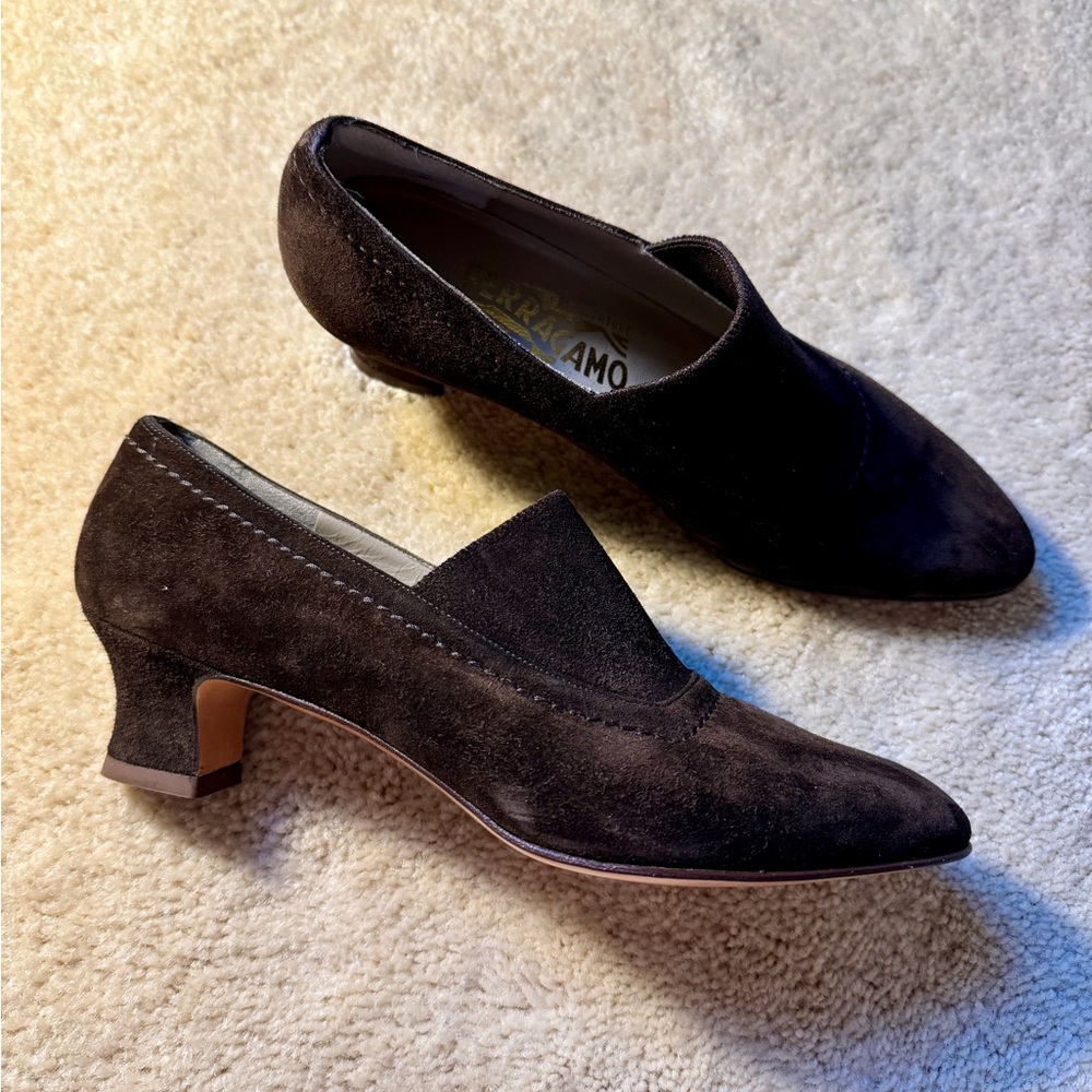 SALVATORE FERRAGAMO SUEDE HEELS